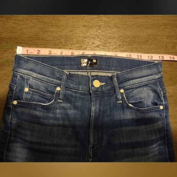 MOTHER The Mid Rise Dazzler Crop Fray Jeans In Squeeze It Size 25 - Picture 5 of 16